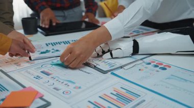 İş adamları, finansal modelleri ve pazarlama analizlerini rafine etmek için yapay zeka kullanan asistanlar kullanıyor. Noogenesis Yapay Zeka