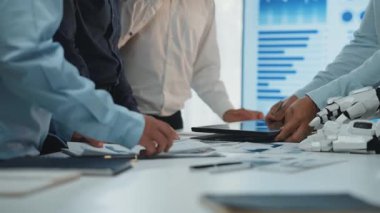 AI analitikleri iş dünyasının liderlerini güçlendirir, işbirlikçi pazarlama planlamasını destekler ve stratejik netlik ve verimliliği artırır. Noogenesis Yapay Zeka