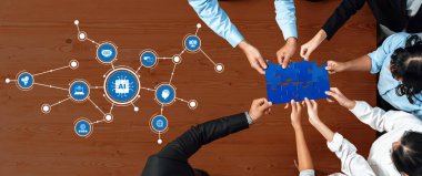 Bireylerin yapay zeka kavramlarını sembolize eden, modern çalışma alanlarındaki yenilikleri ve stratejik düşünceleri gösteren bir bulmacayı çözmek için işbirliği yaptıkları dinamik bir takım çalışması sahnesi. Dostluk