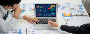 İş veri paneli pazarlama stratejisi planlaması için canlı iş zekası analizi sağlar