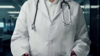 Beyin anatomisi hologramı tutan zeki doktorların laboratuvarda bulanık geçmişleri var. Profesyonel tıp çalışanı beyin ameliyatına hazırlanıyor. Teknoloji yeniliği. İyileştirici.