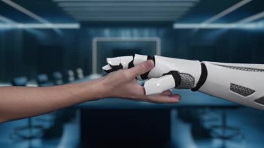 Bir iş adamı modern kurumsal ortamda dijital simgeleri kullanarak yenilik ve sürdürülebilirliği vurgulayarak karbondioksit azaltma stratejileri kavramını tasvir eder. Auvana