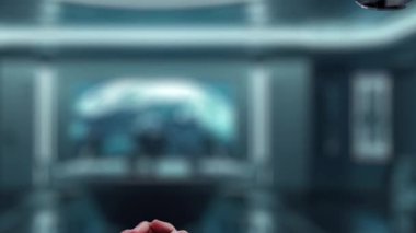 Bir insan eli modern ofis ortamında, dijital çağda teknoloji ve insanlık arasındaki işbirliği ve birlikteliği simgeleyen bir robot ele doğru uzanır. Auvana