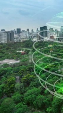 Çevre kirliliğini azaltmak ve ESG hedeflerine ulaşmak için temiz enerji, geri dönüşüm ve sıfır atık yönetimi yoluyla sürdürülebilir değişim kavramına doğru kayan yeşil şehir teknolojisi .