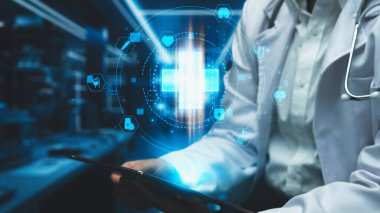 Doktorun laboratuvar önlüklü, elinde tıbbi haçlı tablet olan fotoğrafını çek. Yetenekli bir tıp çalışanı, teknolojik yenilikler kullanarak teşhis verilerini araştırıyor ve acil servisleri kontrol ediyor. İyileştirici.