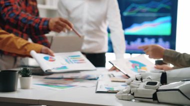 Yapay zeka uzmanlarına finansal modellemeyi geliştirmede ve kurumsal verimliliği optimize etmede yardımcı oluyor. Noogenesis Yapay Zeka