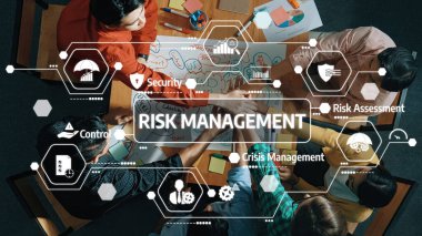 Bir dinamik ekip risk yönetimi stratejileri, iş bağlamında değerlendirme, kontrol ve güvenlik tedbirlerini geliştirmek için görsel araçlar ve çeşitli teknikler kullanmaktadır. Dostluk