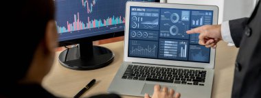 İş veri paneli, pazarlama stratejisi planlaması için iş zekası analizi sunar. Müşteri taleplerini analiz etmek ve iş dünyasının geleceğini önceden görmek için büyük veriler sunulur.