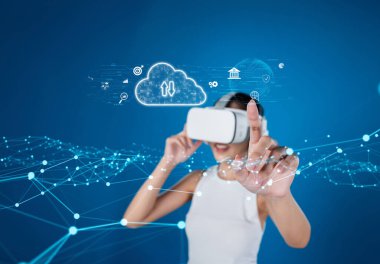 İş adamı bulut hesaplamasının geleceğini en son sezgilerle keşfetti ve bulut hesaplama teknolojisini entegre ederek işi yükseltti. Bulut çağını yenilikçi bilgisayar Faas ile kucaklayın