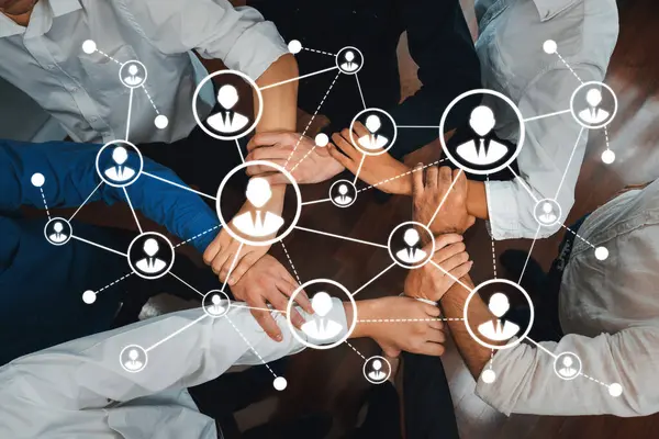 İş dünyasından profesyoneller arasındaki ağın özünü canlı bir ofis ortamında birebir işbirliği ve dijital bağlantı yoluyla ortaya koyuyor. Dostluk