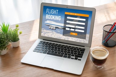 Online uçuş rezervasyon sitesi mod rezervasyon sistemi sağlar. Seyahat teknolojisi kavramı .
