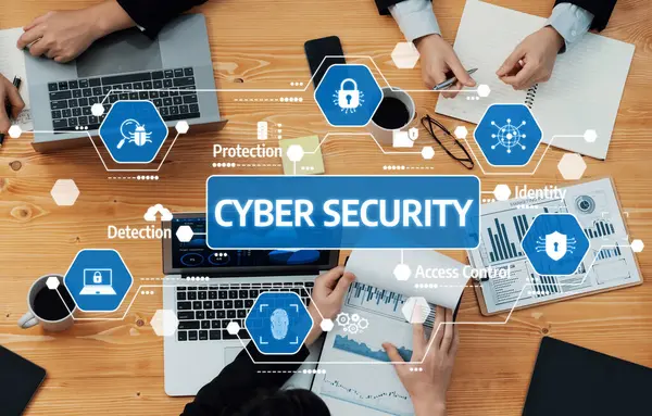 Siber güvenliğe işbirlikçi bir yaklaşım sergileyen dinamik bir toplantıda, korunma ve erişim kontrol stratejilerini vurgulayan dizüstü bilgisayarlar, çizelgeler ve dijital güvenlik simgeleri yer alıyor. Dostluk