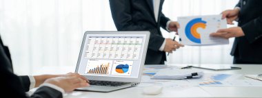 İş veri paneli, pazarlama stratejisi planlaması için iş zekası analizi sunar. Müşteri taleplerini analiz etmek ve iş dünyasının geleceğini önceden görmek için büyük veriler sunulur.