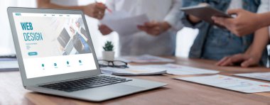 Web sitesi tasarım yazılımı çevrimiçi perakende ticaret ve e-ticaret için canlı şablon sağlıyor