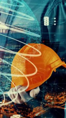 Gelecekteki bina inşaatı ve HUD hologram grafik tasarımı ile yaratıcı mühendislik projesi konsepti. İnşaat mühendisi, mimar ya da inşaat işçisi modern sivil teknoloji ile çalışıyor..