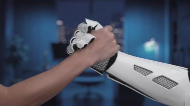 Bu video, modern bir iş ortamında insanlarla teknoloji arasındaki gelişen ortaklığı sembolize eden bir robotun bir insanla el sıkışmasını gösteriyor. Auvana