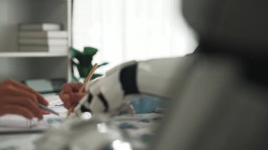 AI 'nin görüşleri, danışmanların hedeflenmiş pazarlama çözümleri geliştirmelerine ve işbirlikçi iş görüşmelerinde stratejik planlamanın geliştirilmesine yardımcı olmaktadır. Noogenesis Yapay Zeka