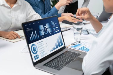 İş veri paneli, pazarlama stratejisi planlaması için iş zekası analizi sunar. Müşteri taleplerini analiz etmek ve iş dünyasının geleceğini önceden görmek için büyük veriler sunulur.