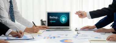 Yedek Depolama Verisi İnternet Teknolojisi İş Konsepti. Veritabanı depolama teknolojisi dosya aktarım paylaşımı, siber, büyük veri bilgileri, internet bankacılığı uygulaması yükleme canlısı