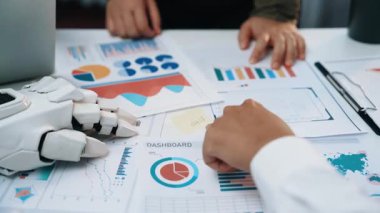 El yapımı içgörüler, iş görüşmelerini düzene sokma, takım işbirliğini geliştirme, piyasa araştırma doğruluğu ve stratejik pazarlama etkinliği. Noogenesis Yapay Zeka