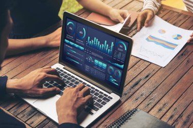 İş veri paneli, pazarlama stratejisi planlaması için iş zekası analizi sunar. Müşteri taleplerini analiz etmek ve iş dünyasının geleceğini önceden görmek için büyük veriler sunulur.