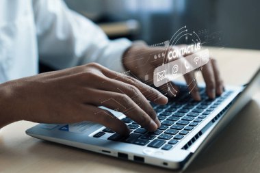 Müşteri EIDE hizmetleri için 24 saat çalışan müşteri desteği, çevrimiçi yardım masası ve çağrı merkezi müşterilere teknik bilgiler sunmaktadır