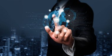 İş adamı ağ kurar, değerli bağlantılar kurar. EIDE profesyonel ağ ve fırsatları genişletmek için etkili insan ağ stratejileri