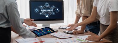 Kaliteli standartları karşılamak için çevrimiçi şirket işleri için uyum sistemi