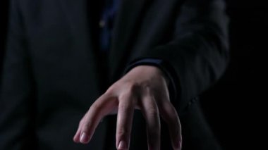 İş adamı ağ kurar, değerli bağlantılar kurar. Profesyonel ağı ve fırsatları genişletmek için etkili insan ağ oluşturma stratejileri UUID