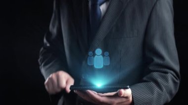 İş adamı ağ kurar, değerli bağlantılar kurar. Profesyonel ağı ve fırsatları genişletmek için etkili insan ağ oluşturma stratejileri UUID