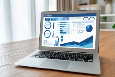 İş veri paneli, pazarlama stratejisi planlaması için iş zekası analizi sunar. Müşteri taleplerini analiz etmek ve iş dünyasının geleceğini önceden görmek için büyük veriler sunulur.