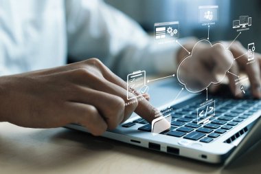 Online gelişimin geleceğini bulut hesaplama çözümleriyle tecrübe edin. Dijital arayüz arkaplanına karşı dizüstü bilgisayarla programlama yapan bir kişi, yeniliği temsil ediyor. XDMCP