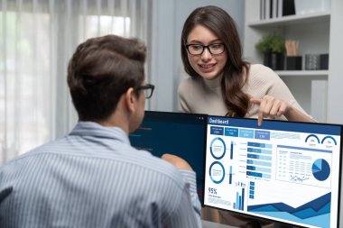 İş veri paneli, pazarlama stratejisi planlaması için iş zekası analizi sunar. Müşteri taleplerini analiz etmek ve iş dünyasının geleceğini önceden görmek için büyük veriler sunulur.