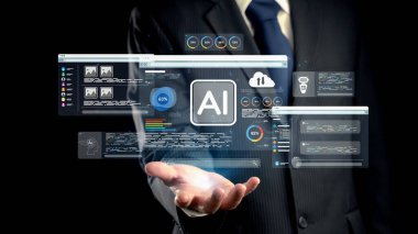 Takım elbiseli bir işadamı, teknoloji ve ticari yeniliğin geleceğini sembolize eden grafik ve grafikleri içeren dinamik bir yapay zeka veri analiz arayüzü sunuyor. Dörtgen