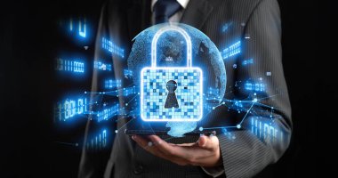 İş adamı siber güvenliğin özünü keşfeder. Siber koruma yöntemlerini, siber tehditleri derinlemesine araştır ve siber güvenlik duruşunu destekle. Siber Güvenlik Çağı FaaS 'ında yol almak için gerekli.