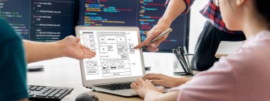 Web sitesi tasarım yazılımı çevrimiçi perakende ticaret ve e-ticaret için canlı şablon sağlıyor