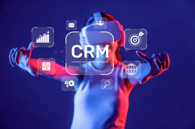 Çevrimiçi CRM araçlarıyla müşteri ilişkileri yönetiminin geleceğini araştırın. Bu yenilikçi sanal gerçeklik görüntüsü, teknolojinin kullanıcı katılımını ve iş büyümesini nasıl artırdığını gösteriyor. XDMCP