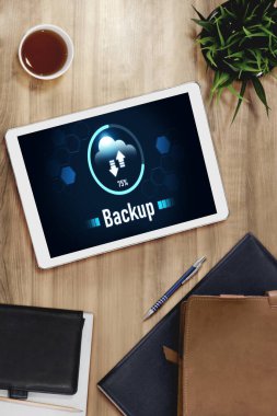 Yedek Depolama Verisi İnternet Teknolojisi İş Konsepti. Veritabanı depolama teknolojisi dosya aktarım paylaşımı, siber, büyük veri bilgileri, internet bankacılığı uygulaması indirme işlemi kolayca yapılır