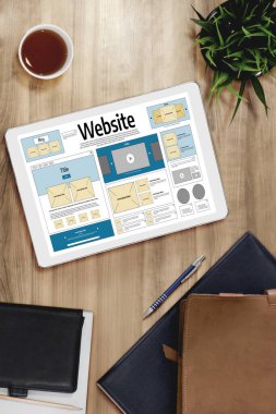 Web sitesi tasarım yazılımı çevrimiçi perakende ticaret ve e-ticaret için rahat bir şablon sağlar