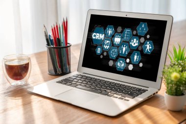 CRM işletme ve işletme için modern bilgisayarda müşteri ilişkileri yönetim sistemi