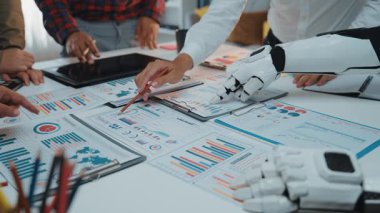 El yapımı analitikler iş görüşlerini inceliyor ve finansal planlamada profesyonelleri destekliyor. Noogenesis Yapay Zeka