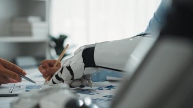 İş analistleri yapay zeka kaynaklı analizleri pazarlama oturumlarına entegre ederek, işbirlikçi takım çalışmasını ve stratejik netliği güçlendirdiler. Noogenesis Yapay Zeka