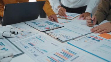 Finansal analizi geliştirmek ve karar verme mekanizmasını geliştirmek için bir iş ekibini destekleyen yapay zeka destekçisi. Noogenesis Yapay Zeka