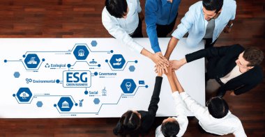 Çevre, sosyal ve yönetim ESG ilkelerine odaklanan sürdürülebilir stratejiler üzerinde modern yeşil iş çerçevesi içinde çeşitli bir ekip işbirliği yapmaktadır. Dostluk