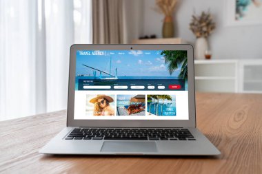 Model arama ve seyahat planlama için internet sitesi uçuş, otel ve tur rezervasyonları için anlaşma ve paket sunuyor