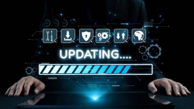 Teknoloji ve güvenliği temsil eden çeşitli simgelerle 