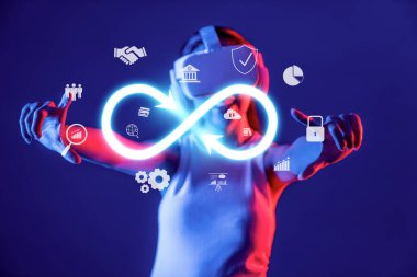 Sonsuz fırsatları ve çekirdek enerjiyi sembolize eden sonsuz bir döngüyle resmedilen sanal gerçeklik yoluyla dijital finans ve yatırım alanının yenilikçi dünyasını keşfedin. XDMCP