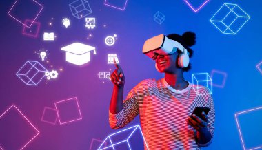 Bir kadın, dijital ortamda eğitim, teknoloji ve yenilikleri temsil eden renkli grafiklerle çevrili bir VR kulaklık kullanarak sanal öğrenme deneyiminden zevk alır. XDMCP