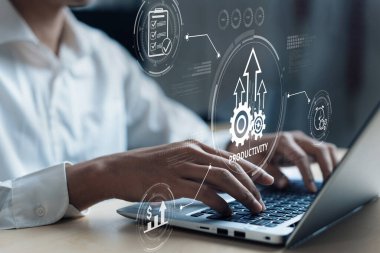 Verimliliği, büyümeyi ve dijital çalışma alanı dinamiğini sembolize eden, verimliliği ve modern teknolojiyi vurgulayan grafiksel simgelerle dizüstü bilgisayarda yazan profesyonel bir el. XDMCP