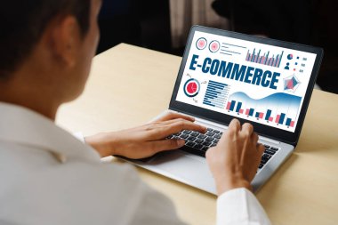 E-ticaret veri yazılımı çevrimiçi perakende şirketine satış analizi için mod gösterge tablosu sağlar